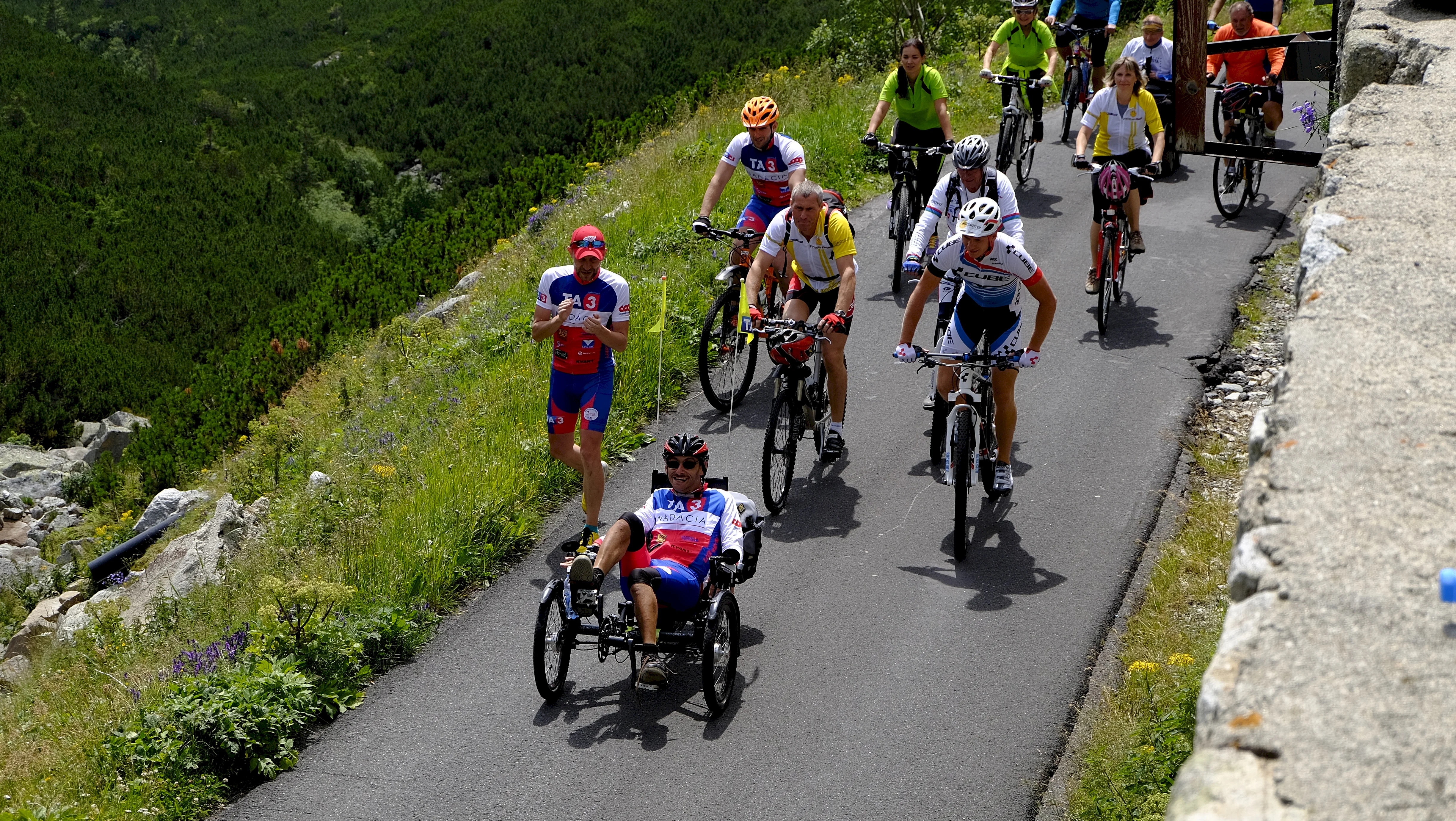Káčer na bicykli po Slovensku za dobrú vec