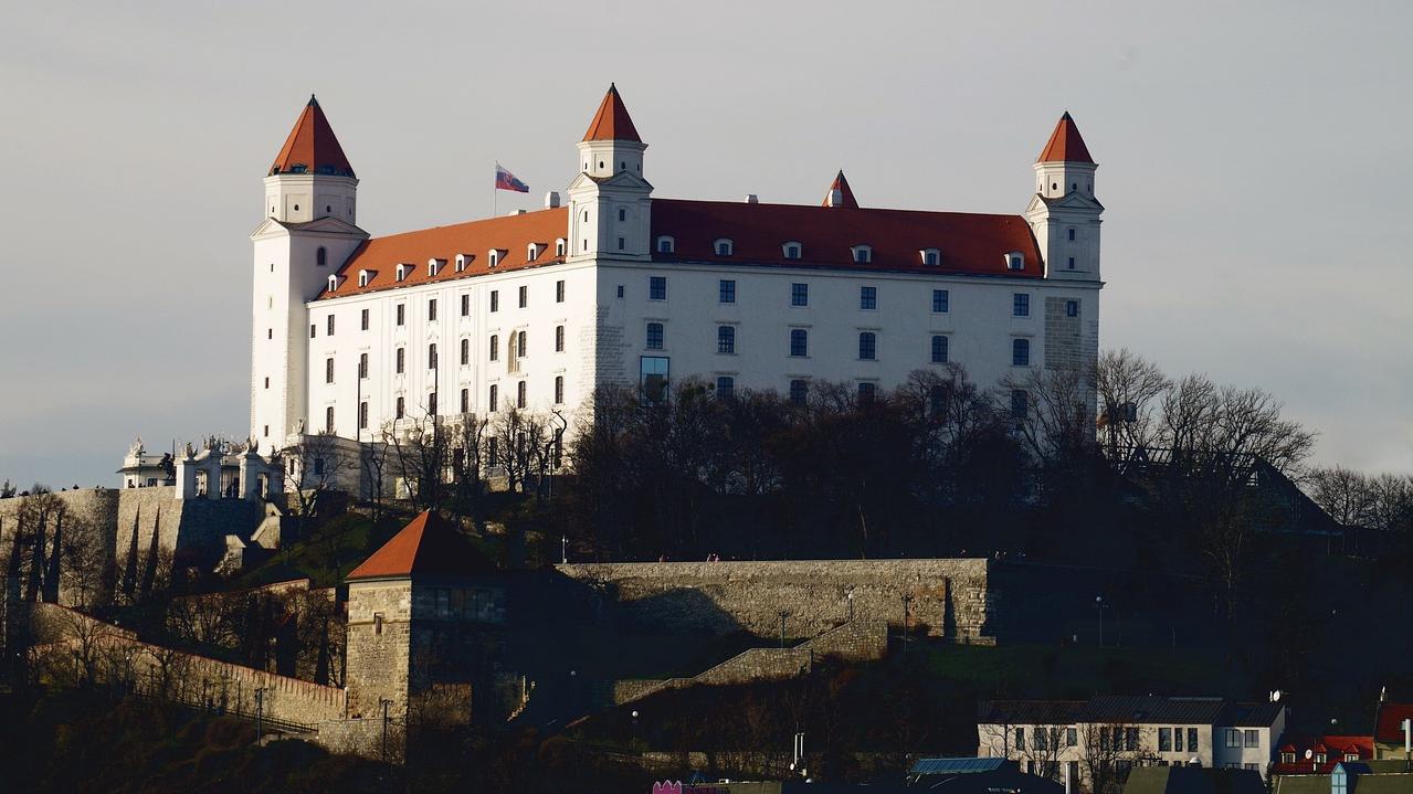 Mestské časti Bratislavy sú za maximálnu sadzbu miestneho poplatku za rozvoj