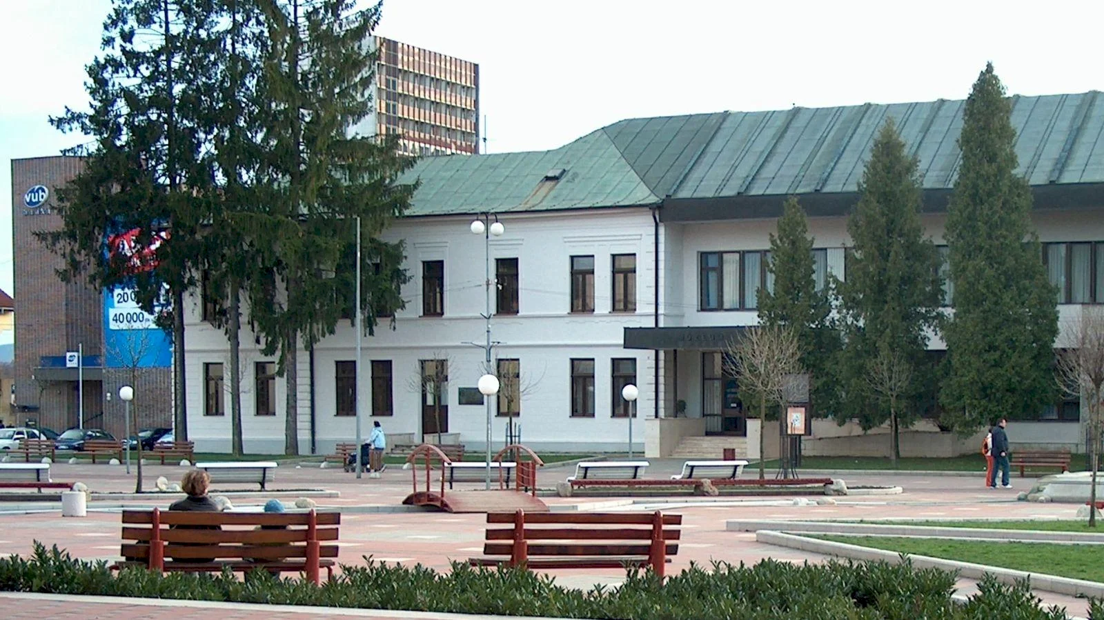 Novej výstavbe rodinných domov vo Svidníku musí ustúpiť viac ako 200 drevín