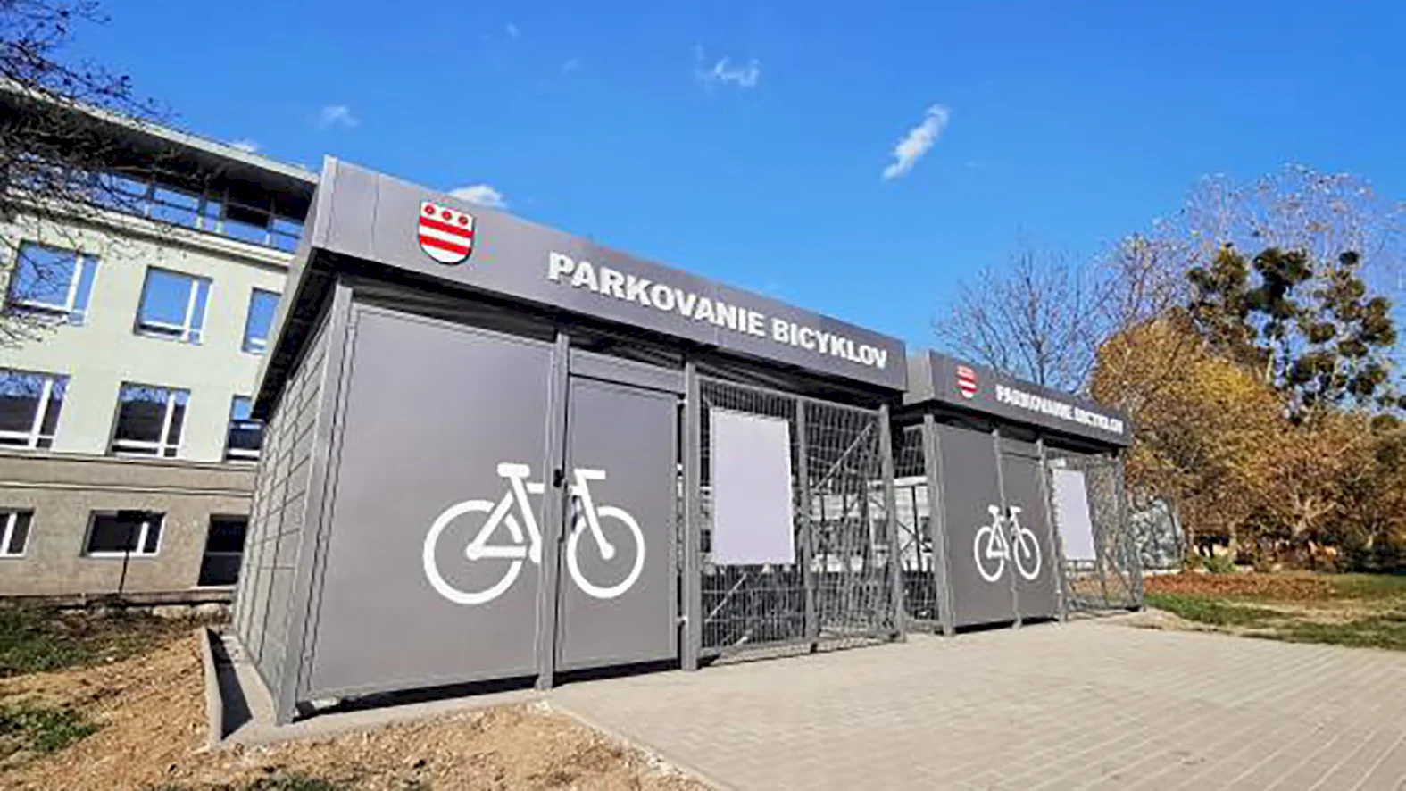 V Prešove pribudlo osem nových prístreškov pre bicykle
