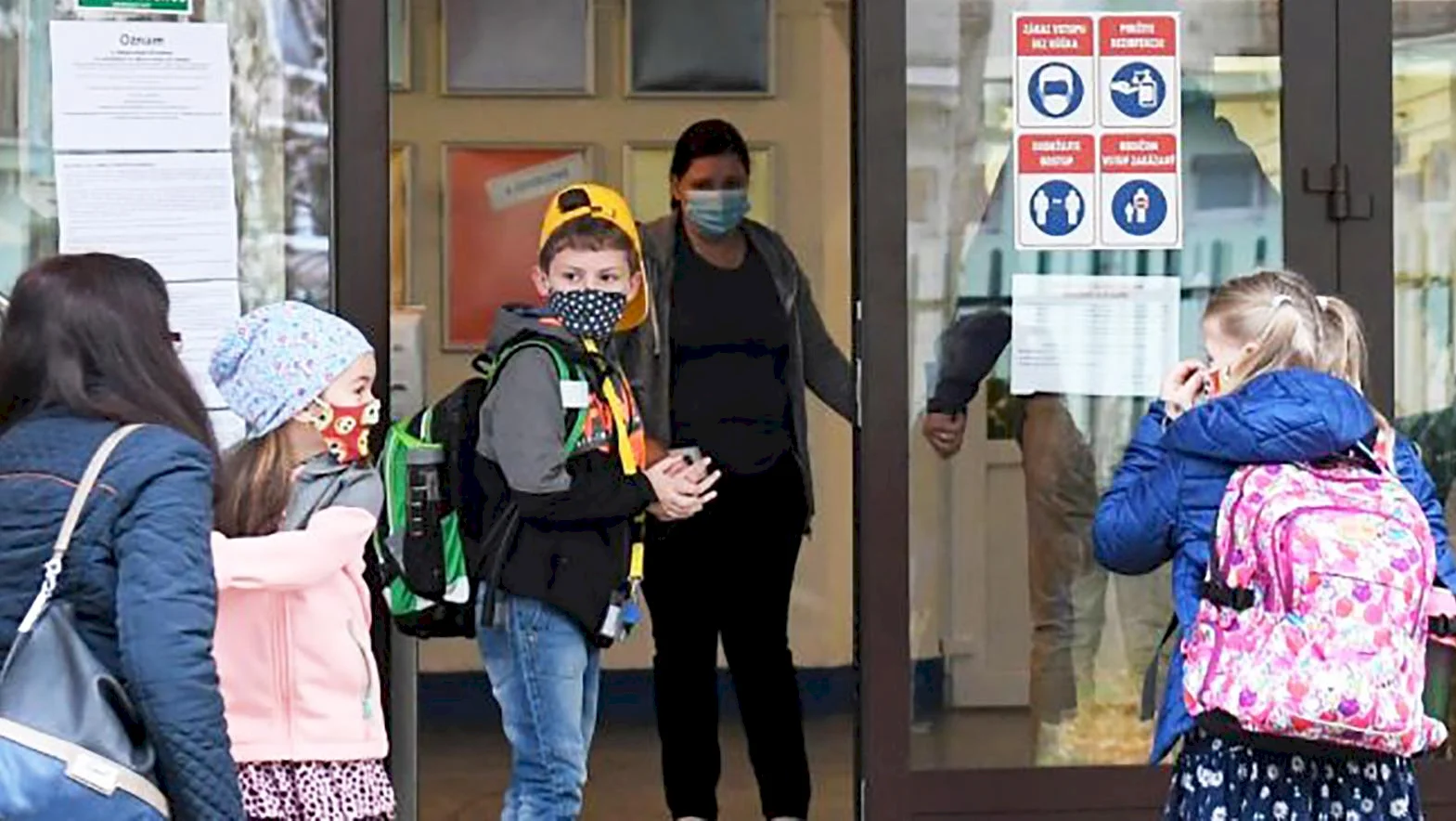 B. Gröhling poslal členom ÚKŠ plán na návrat žiakov do škôl