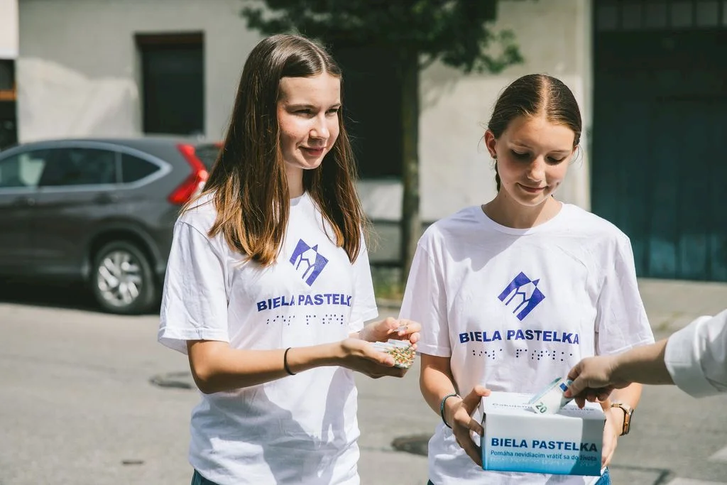 Aj mesto Zvolen pomáha nevidiacim a slabozrakým. Biela pastelka oslavuje 25 rokov
