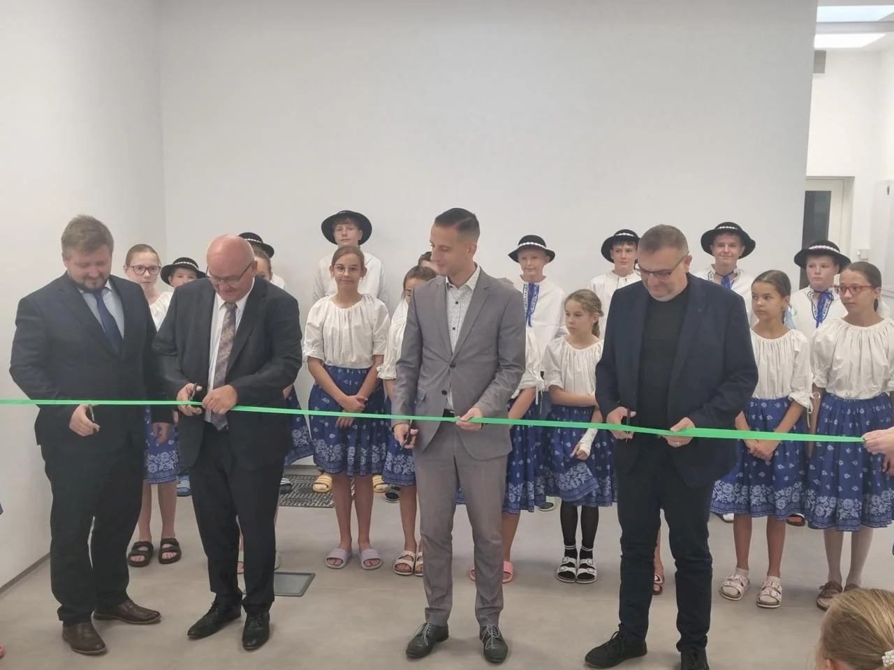 V obci Beluša slávnostne otvorili novú modernú prístavbu Základnej školy Beluša za takmer 1,1 milióna eur