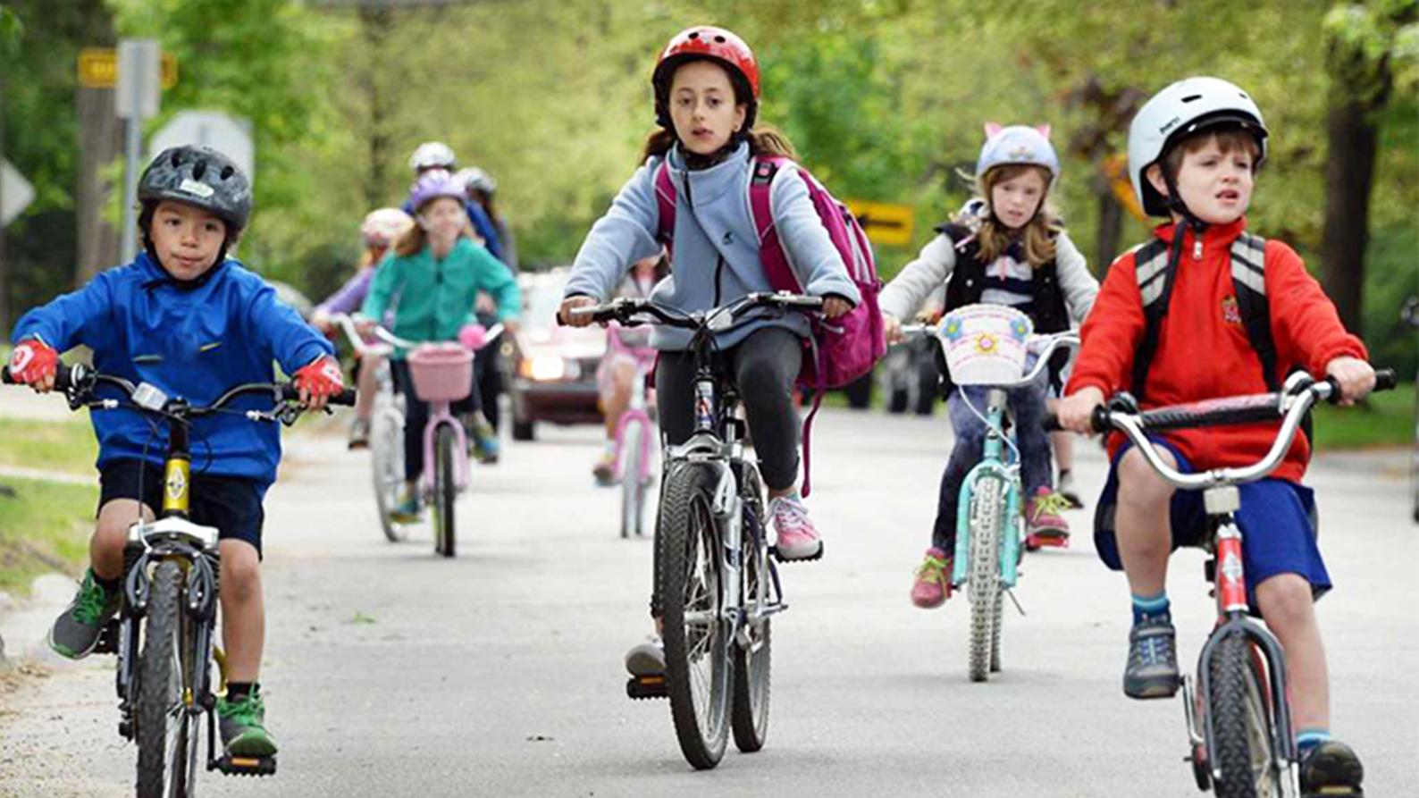 Ride their bikes. Велоспорт для детей. Детская Велошкола. Дети на велосипедах велогонки. Kids Ride a Bike.